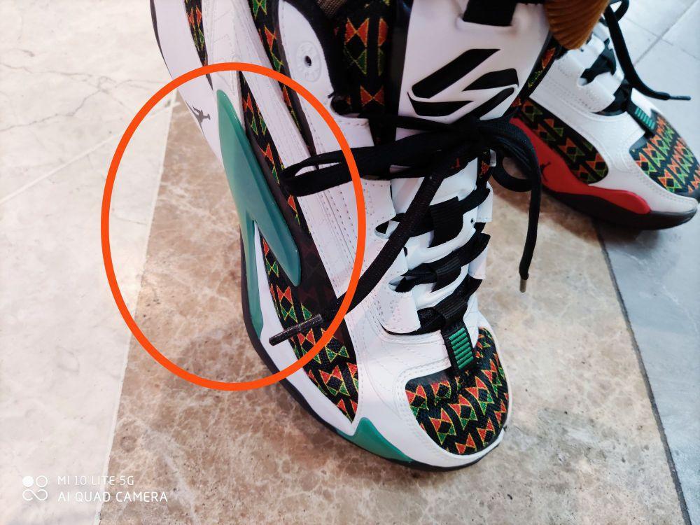 最便宜的aj球鞋,同时它也是配置最低的aj球鞋!不过不耽误它是一双好鞋!